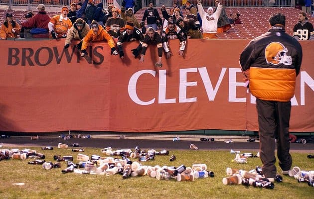 cleveland-browns-fans-bottle-gate.jpg